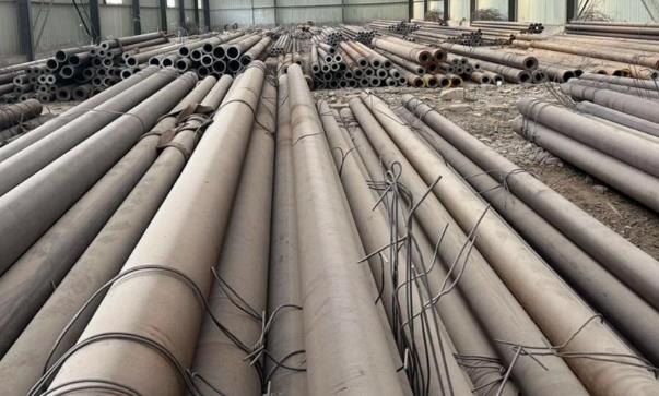 山東無(wú)縫鋼管廠分享無(wú)縫鋼管是由實(shí)心鋼坯加工成空心管