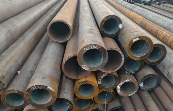 山東無縫鋼管廠分享：無縫鋼管強(qiáng)度和韌性高、耐腐蝕性強(qiáng)、承壓能力大